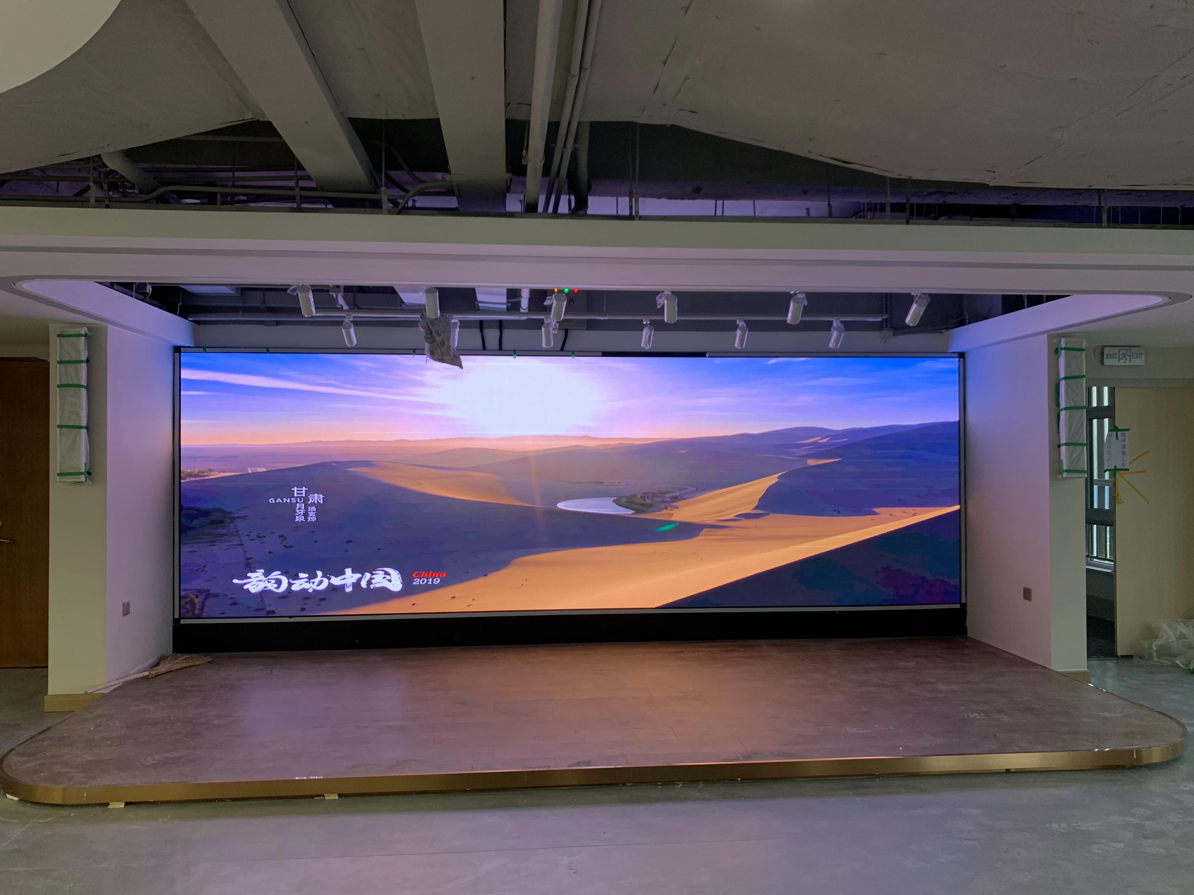 文旅項(xiàng)目中，戶外LED顯示屏如何與燈光秀、互動(dòng)裝置結(jié)合打造沉浸式體驗(yàn)？